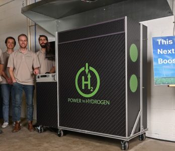 a equipe da startup Power to Hydrogen 