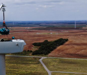 self-hoisting-crane-at-rocky-ridge-wind-farm_2400x1160