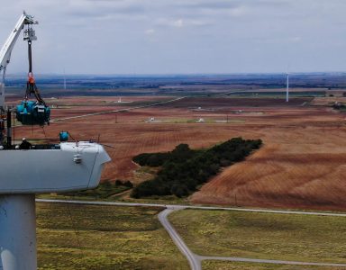 self-hoisting-crane-at-rocky-ridge-wind-farm_2400x1160